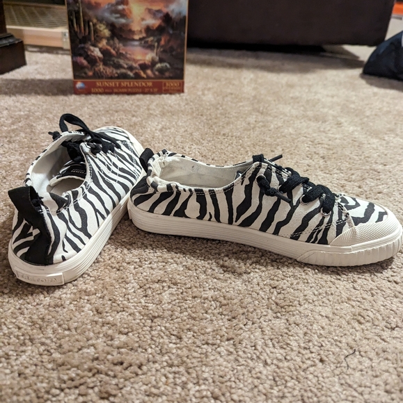 Tretorn discontinued Zebra Sneakers - Picture 4 of 5
